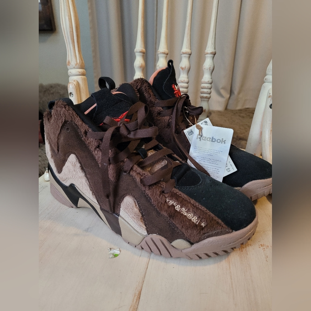 Reebok Size 9.5 Mens Reebok Hurrikaze 2 Mid Looney Tunes Tasmanian Devil